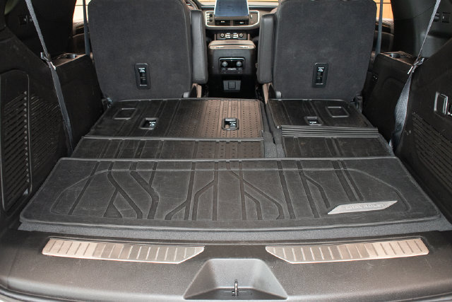 Used 2023 Chevrolet Tahoe RST w/ Luxury Package AWD/4WD image 15