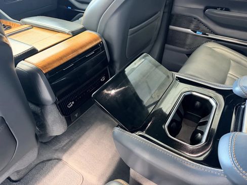 Used 2022 Jeep Grand Wagoneer Series II w/ Convenience Group III AWD/4WD image 19