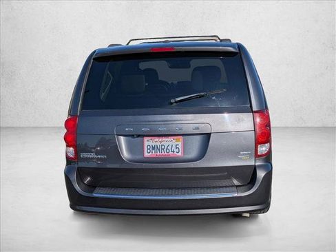 Used 2018 Dodge Grand Caravan SXT FWD image 4