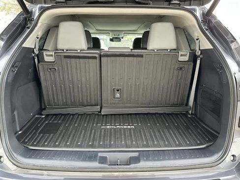 Used 2021 Toyota Highlander Platinum image 20