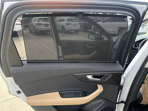 Used 2025 Audi Q7 3.0T Prestige image 31