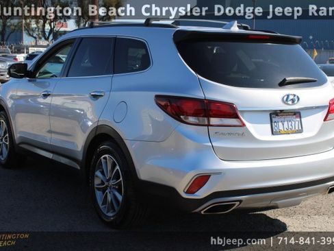 Used 2018 Hyundai Santa Fe SE image 3