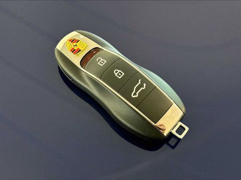 Used 2026 Porsche Macan AWD/4WD image 35