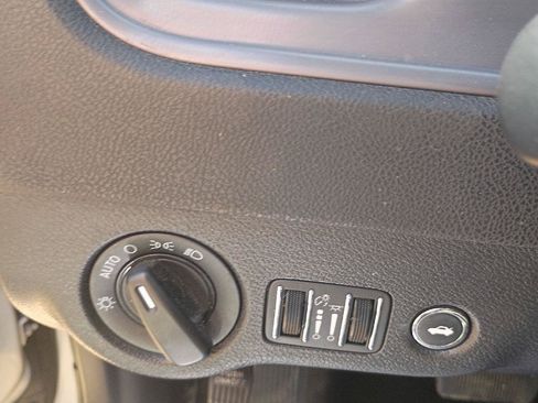 Used 2023 Dodge Charger SXT RWD image 14