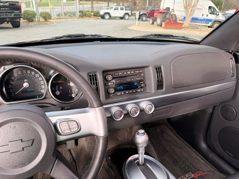 Used 2003 Chevrolet SSR w/ Preferred Equipment Group image 19