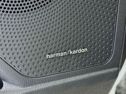 Used 2022 Kia Niro EX Premium image 32