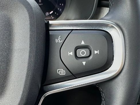 Used 2025 Volvo XC40 B5 Plus AWD/4WD image 17
