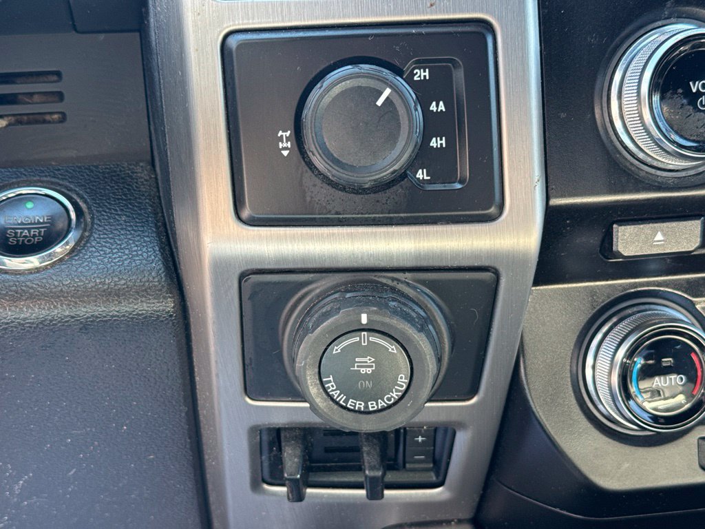 Used 2016 Ford F150 Platinum w/ Equipment Group 701A Luxury AWD/4WD image 23