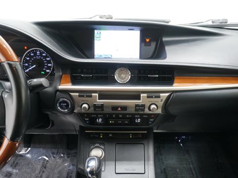 Used 2013 Lexus ES 300h w/ Luxury Pkg FWD image 18