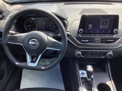 Used 2025 Nissan Altima 2.5 SV FWD image 16