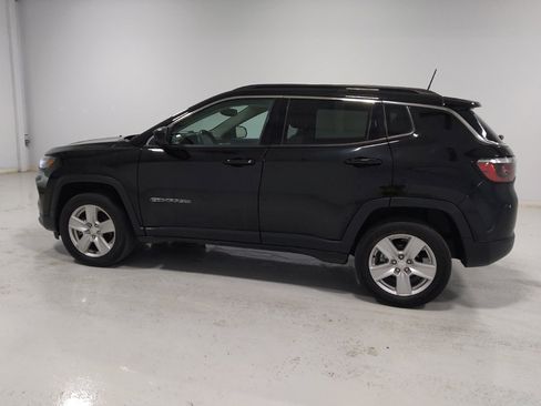Used 2022 Jeep Compass Latitude w/ Sun and Sound Group AWD/4WD image 3