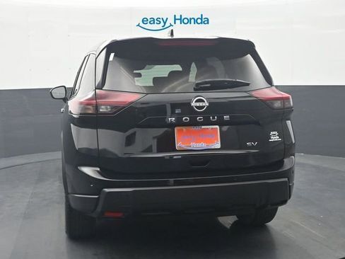 Used 2024 Nissan Rogue SV image 6