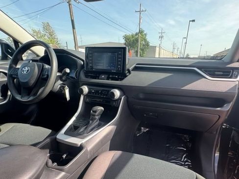 Used 2022 Toyota RAV4 LE AWD/4WD image 10