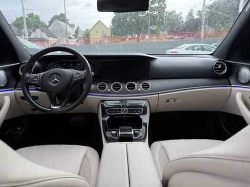 Used 2017 Mercedes-Benz E 300 4MATIC image 21