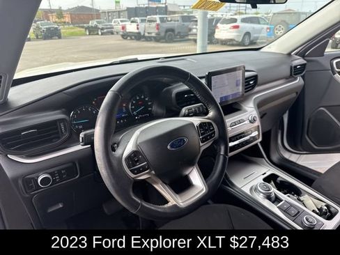 Used 2023 Ford Explorer XLT AWD/4WD image 9