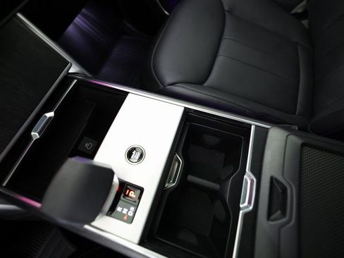 Used 2024 Land Rover Range Rover SE image 42