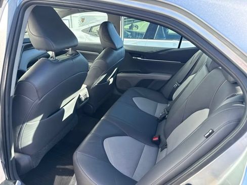 Used 2020 Toyota Camry XLE FWD image 12