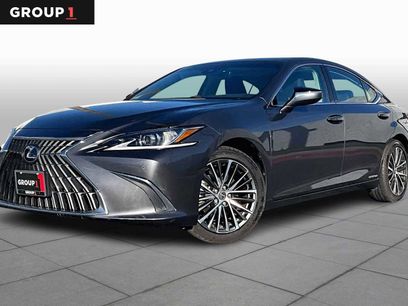Used 2022 Lexus ES 300h w/ Premium Package