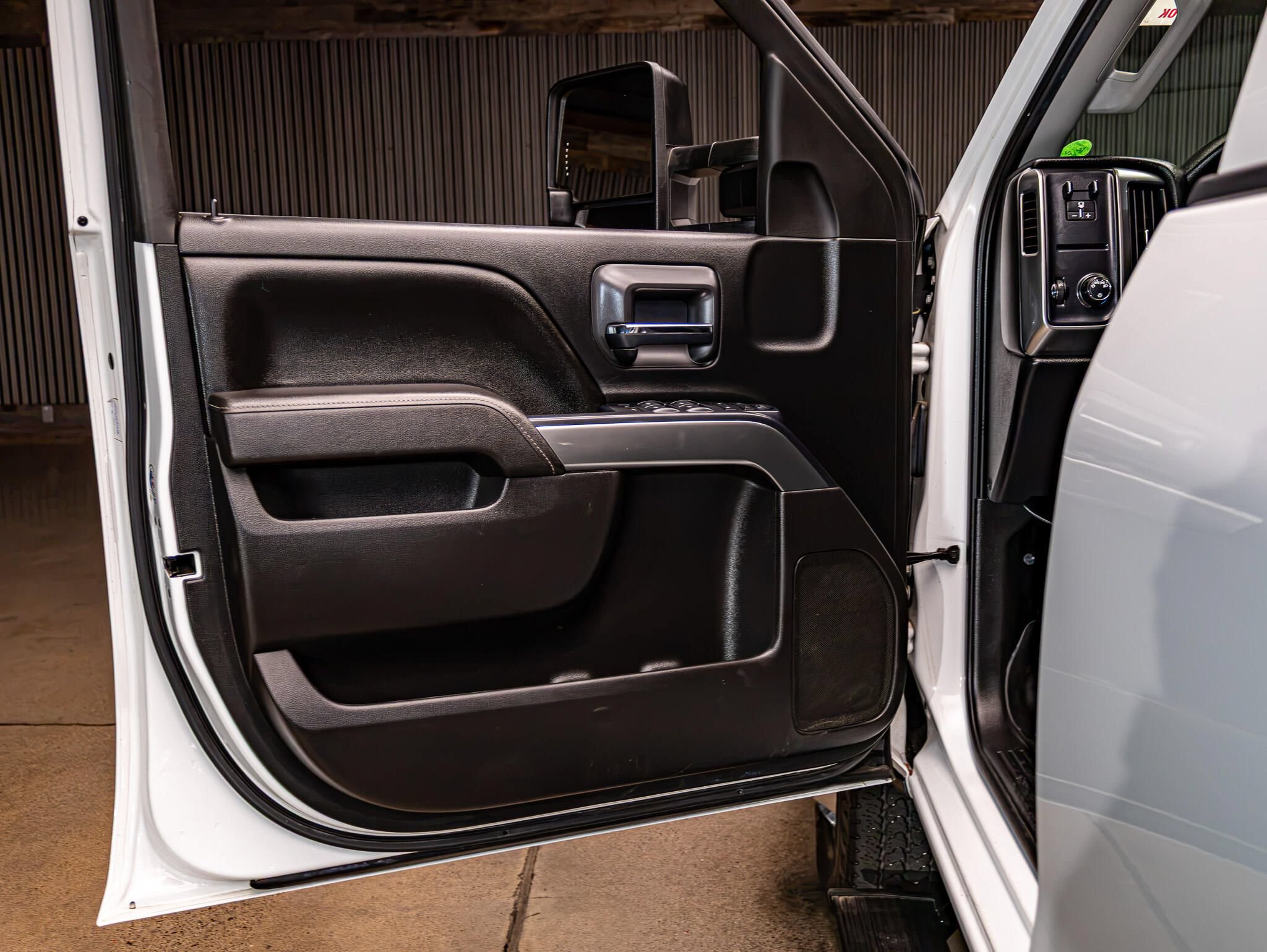 Used 2016 Chevrolet Silverado 3500 LT RWD image 28