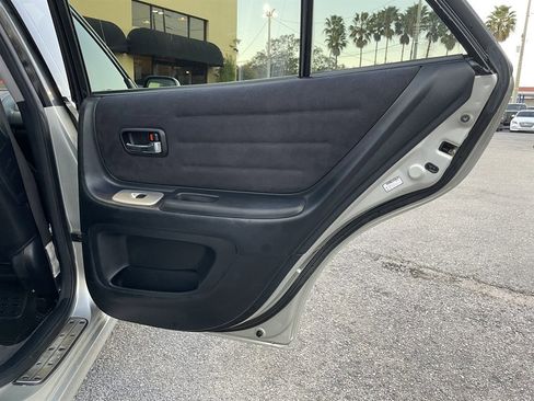 Used 2004 Lexus IS 300 image 38