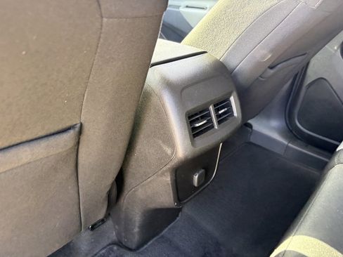 Used 2018 Chevrolet Equinox LS image 19