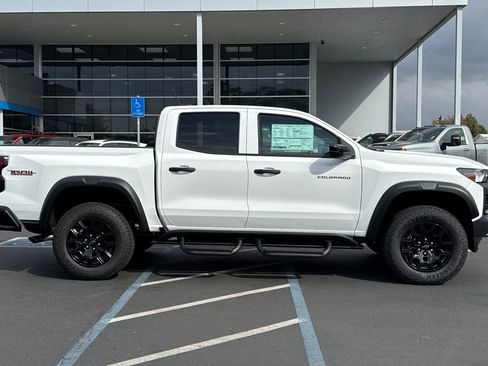 New 2026 Chevrolet Colorado Trail Boss AWD/4WD image 2