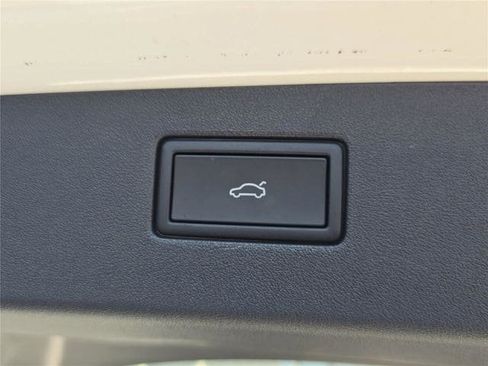 New 2026 Volkswagen Tiguan SE R-Line image 25