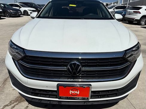 Used 2024 Volkswagen Jetta SE FWD image 6