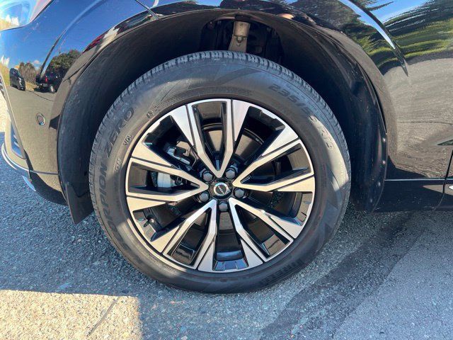 Used 2023 Volvo XC60 B5 Plus AWD/4WD image 10