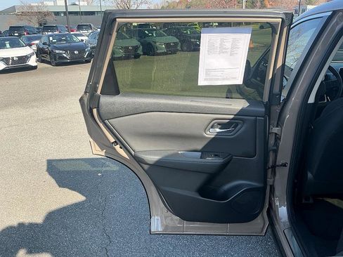 Certified 2024 Nissan Rogue SV image 22
