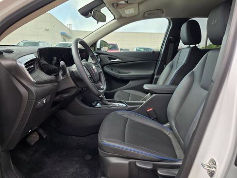 Used 2026 Buick Encore GX Sport Touring FWD image 9