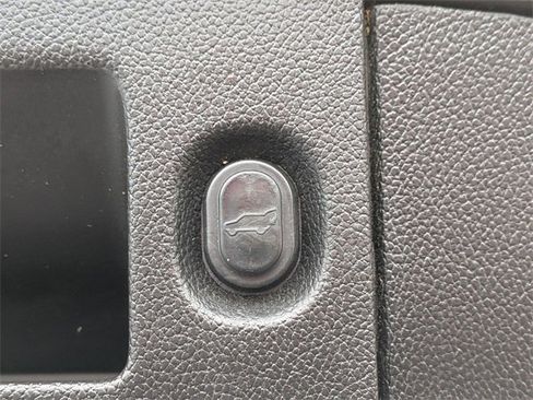 Used 2020 GMC Yukon XL Denali image 36