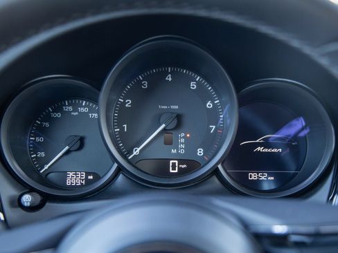 Certified 2026 Porsche Macan AWD/4WD image 17