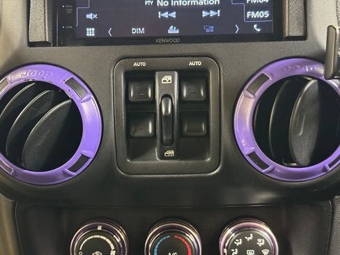 Used 2018 Jeep Wrangler Unlimited Sahara AWD/4WD image 35