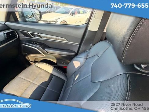 Used 2024 Kia Telluride EX w/ EX Captain's Chair Package AWD/4WD image 10