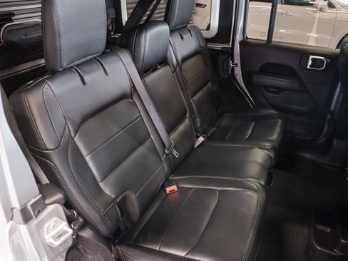 Used 2019 Jeep Wrangler Unlimited Sahara AWD/4WD image 11