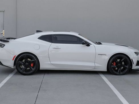 Used 2018 Chevrolet Camaro SS w/ Redline Edition RWD image 11