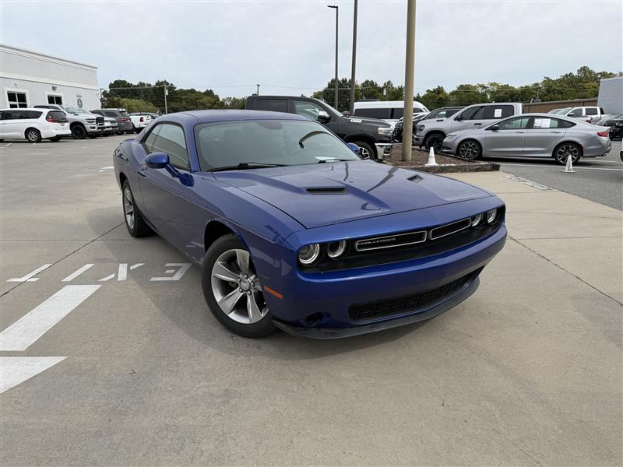 Used 2020 Dodge Challenger SXT RWD image 10