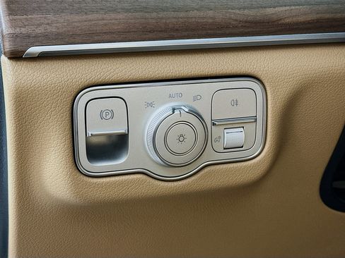 New 2026 Mercedes-Benz GLS 450 4MATIC image 10