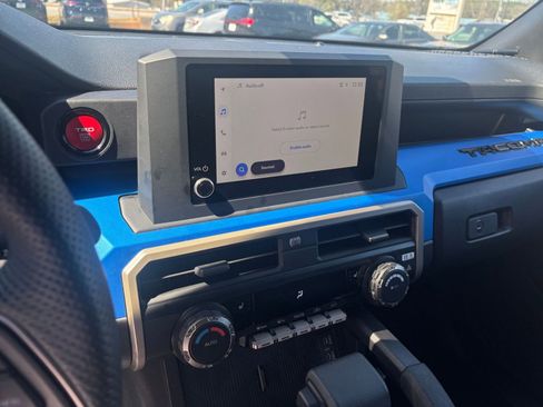 Used 2025 Toyota Tacoma TRD Off-Road image 26