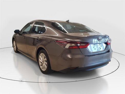 Certified 2022 Toyota Camry LE image 5