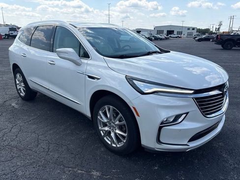 Used 2023 Buick Enclave Essence w/ Experience Buick Package FWD image 3