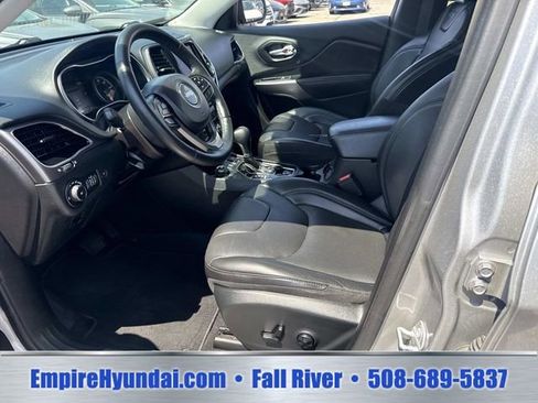 Used 2019 Jeep Cherokee Limited AWD/4WD image 19