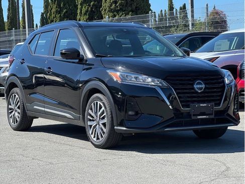 Used 2024 Nissan Kicks SR FWD image 3