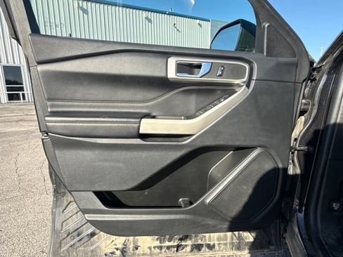 Used 2022 Ford Explorer XLT RWD image 13