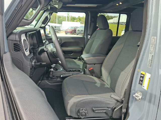 Used 2026 Jeep Wrangler Unlimited Sahara AWD/4WD image 13