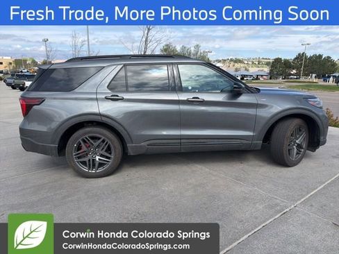 Used 2025 Ford Explorer ST-Line w/ ST-Line Street Pack AWD/4WD image 8