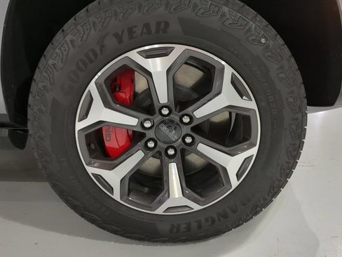 Used 2026 GMC Yukon AT4 Ultimate w/ LPO, Illumination Package AWD/4WD image 6