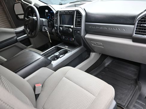 Used 2017 Ford F350 XLT w/ XLT Premium Package image 38