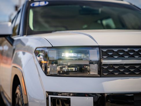 Used 2025 Hyundai Santa Fe Calligraphy w/ Tow & Go Package image 10